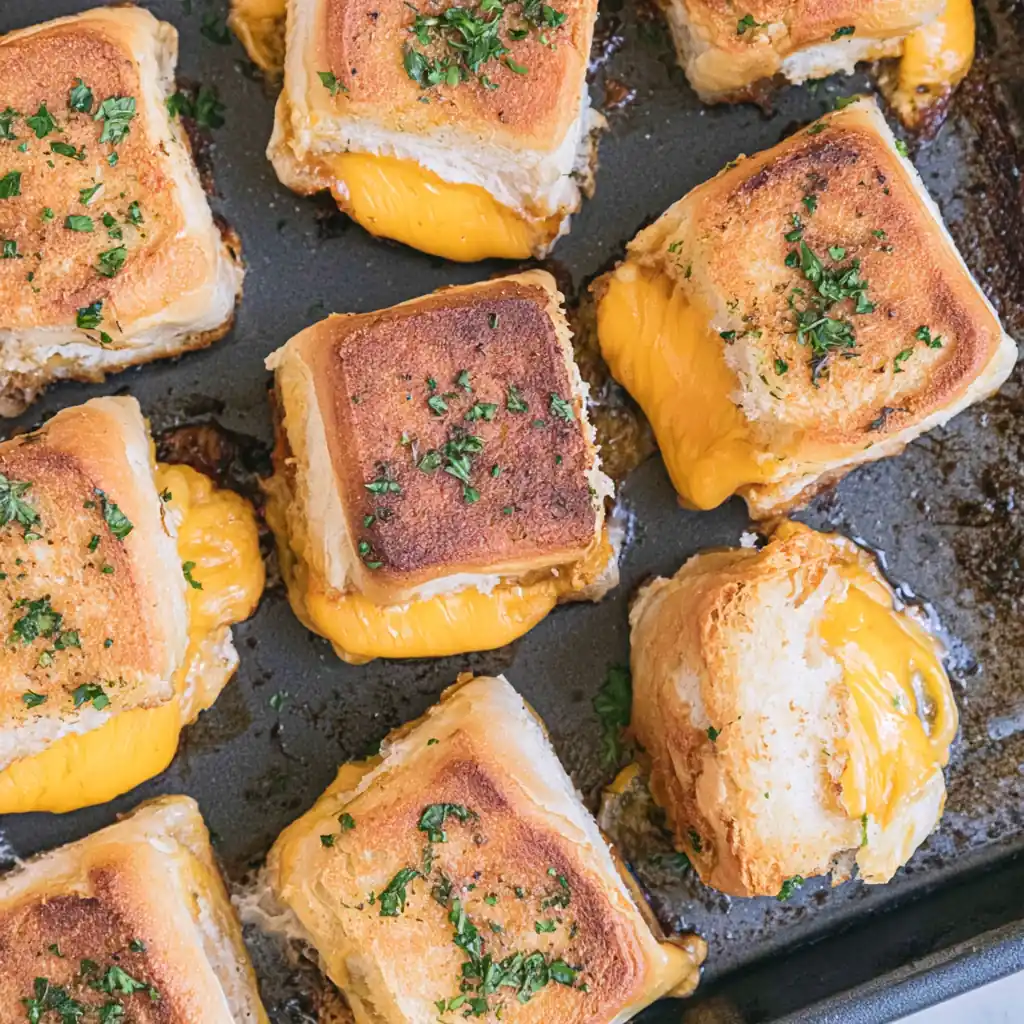 Hawaiian Roll Grilled Cheese Sliders: Easy, Buttery, and Cheesy 5 Hawaiian Roll Grilled Cheese Sliders