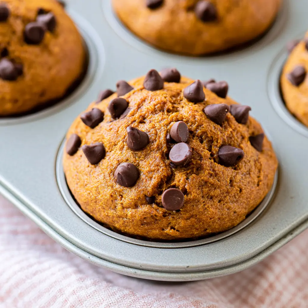 Pumpkin Chocolate Chip Muffins: Soft, Moist, and Easy 4 Pumpkin Chocolate Chip Muffins